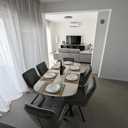 Zara Blu With Pool Villa *