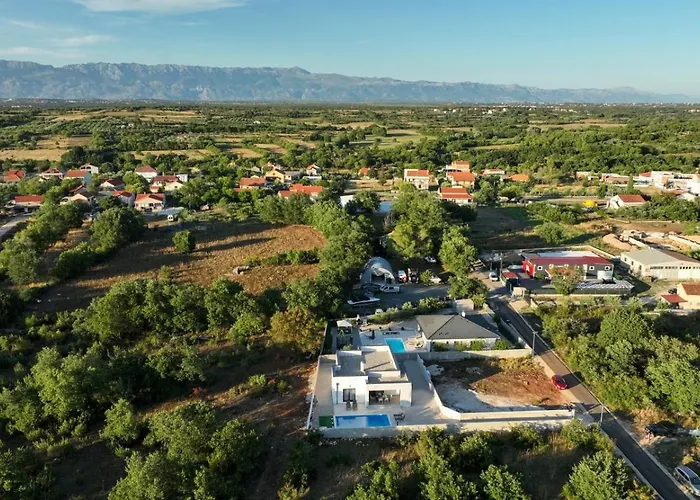 Zara Blu With Pool *