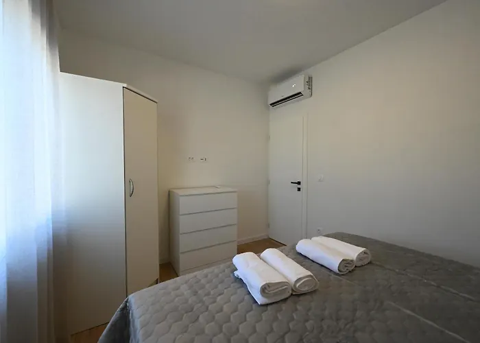 Zara Blu With Pool *