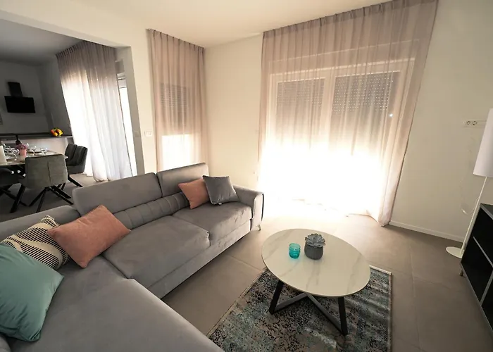 Zara Blu With Pool Villa *