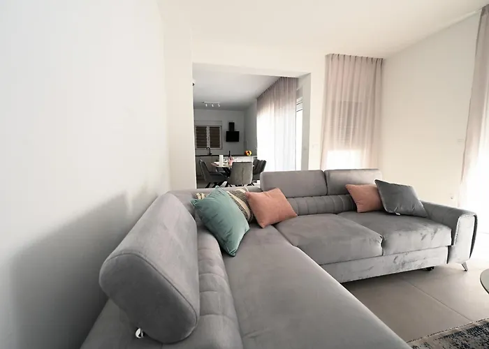 Zara Blu With Pool * Brisevo