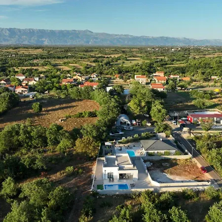 Zara Blu With Pool *