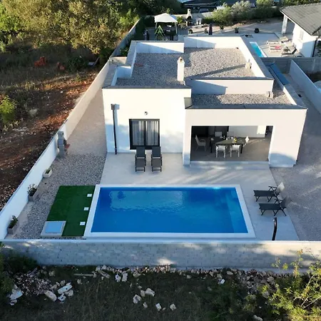 Villa Zara Blu With Pool *