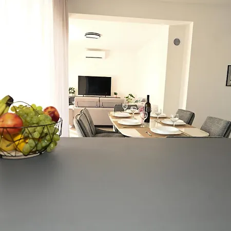 Zara Blu With Pool * Brisevo