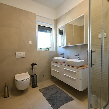 Zara Blu With Pool Brisevo