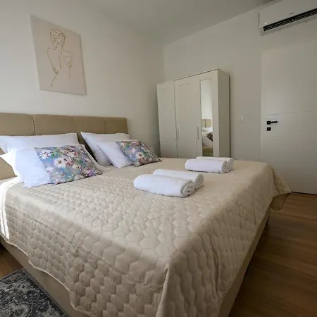 Villa Zara Blu With Pool *