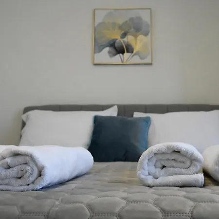 Zara Blu With Pool *