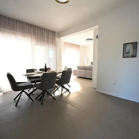 Zara Blu With Pool *