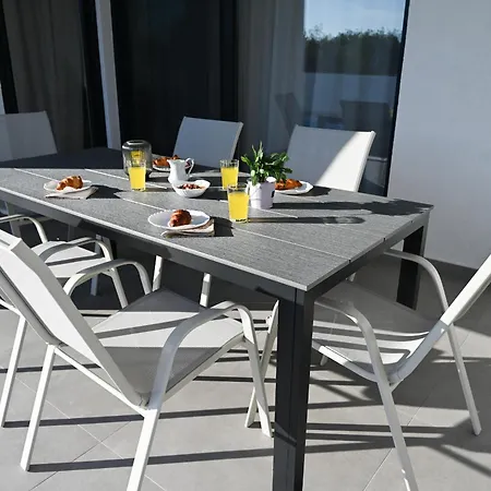 Zara Blu With Pool Villa