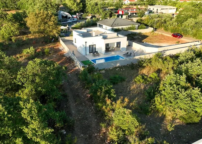 Zara Blu With Pool *