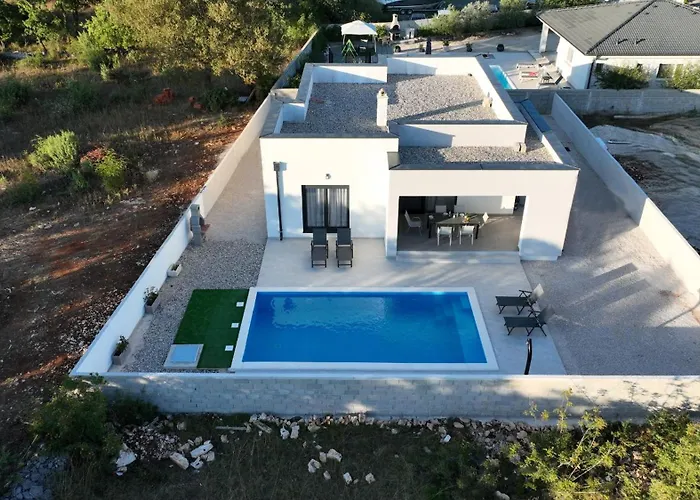Villa Zara Blu With Pool *