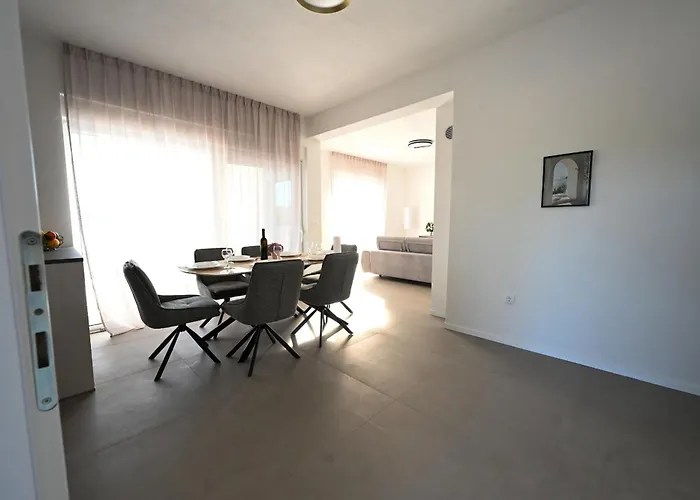 Zara Blu With Pool *