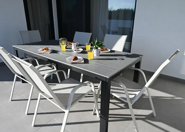 Zara Blu With Pool Villa